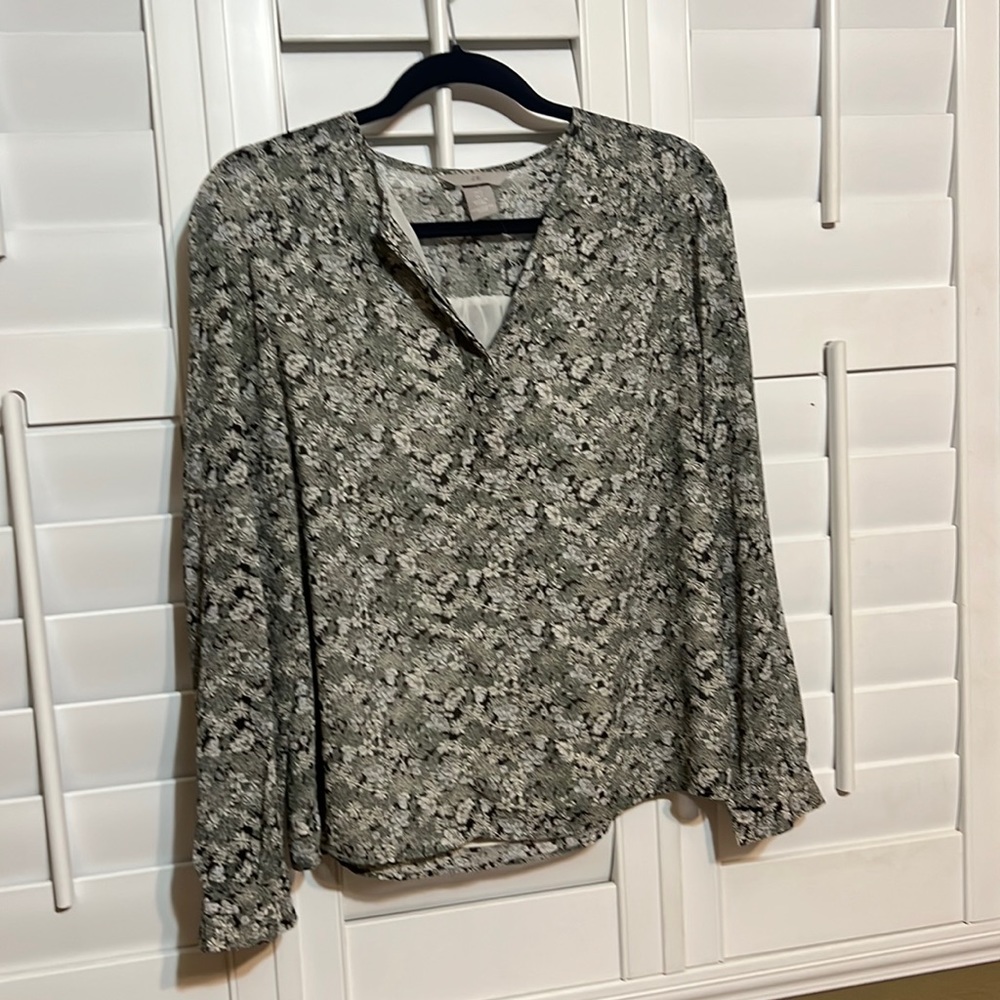 H & M Blouse Long sleeve Green Floral Size Small Lightweight